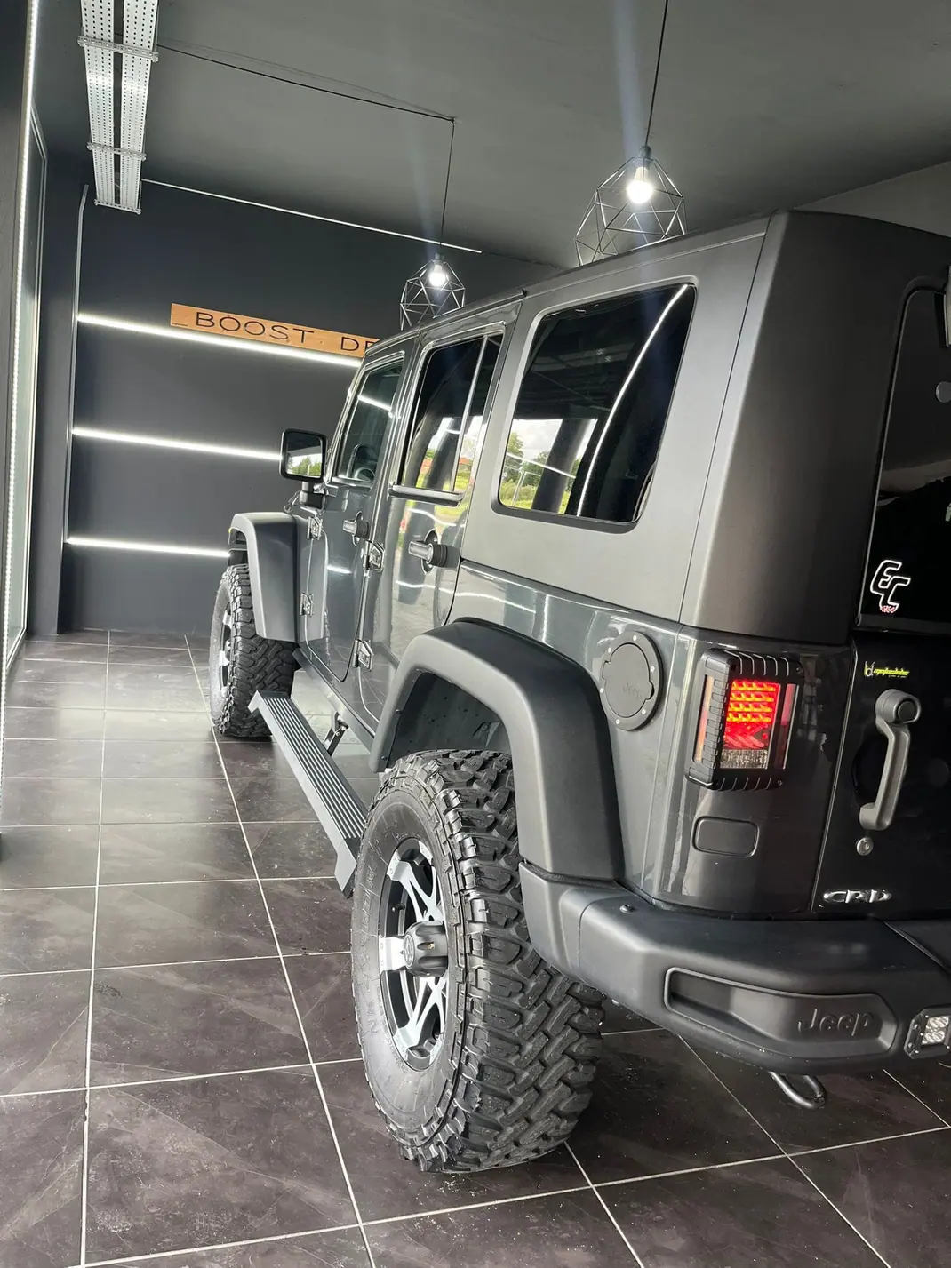 Jeep Wrangler Unlimited 2010 - 48500 EUR, 91300 km - AUTO.MOTO.pt - 91300km - foto 8 de 12