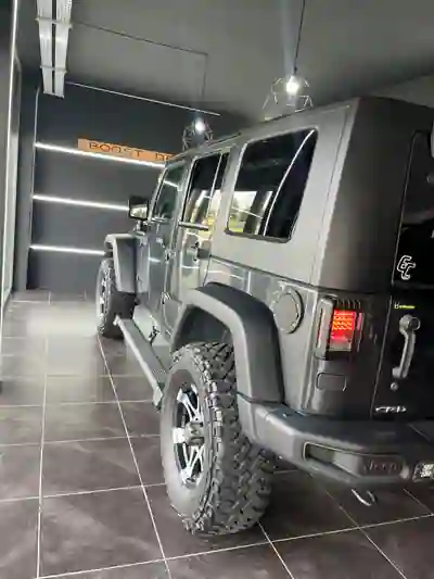 Jeep Wrangler Unlimited 2010 - 48500 EUR, 91300 km - AUTO.MOTO.pt - 91300km - foto 8 de 12