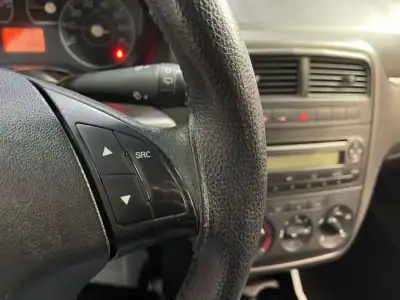 Fiat PUNTO 2008 - 2999 EUR, 233000 km - AUTO.MOTO.pt - 233000km - foto 30 de 36