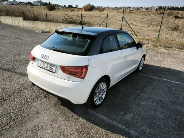 Audi A1 2010 - 9950 EUR, 236924 km - AUTO.MOTO.pt - 236924km - foto 3 de 43
