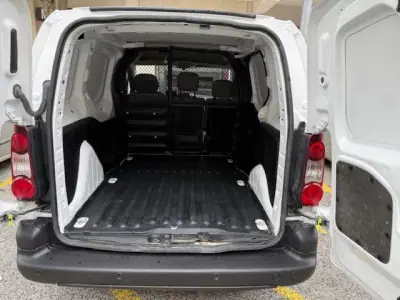 Citroën Berlingo 2015 - 8900 EUR, 221000 km - AUTO.MOTO.pt - 221000km - foto 13 de 29