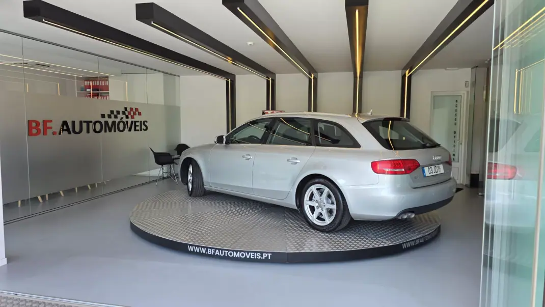 Audi A4 Avant 2010 - 9500 EUR, 253856 km - AUTO.MOTO.pt - 253856km - foto 15 de 52