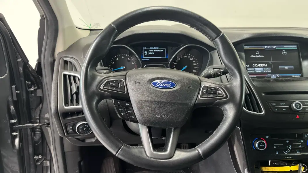 Ford Focus SW 2015 - 9999 EUR, 125121 km - AUTO.MOTO.pt - 125121km - foto 10 de 18