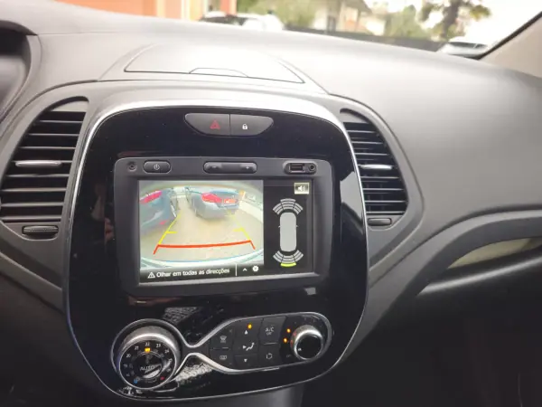Renault Captur 2019 - 15500 EUR, 70400 km - AUTO.MOTO.pt - 70400km - foto 7 de 10
