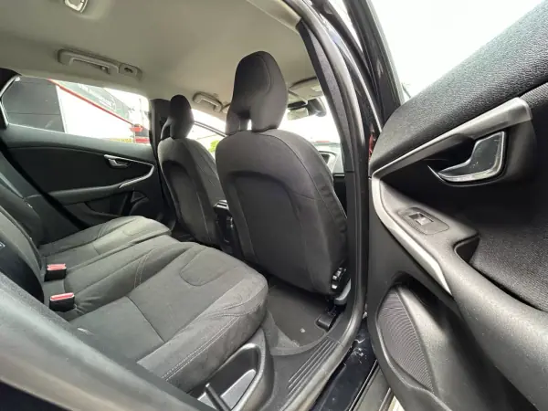 Volvo V40 Cross Country 2014 - 11750 EUR, 189500 km - AUTO.MOTO.pt - 189500km - foto 19 de 20