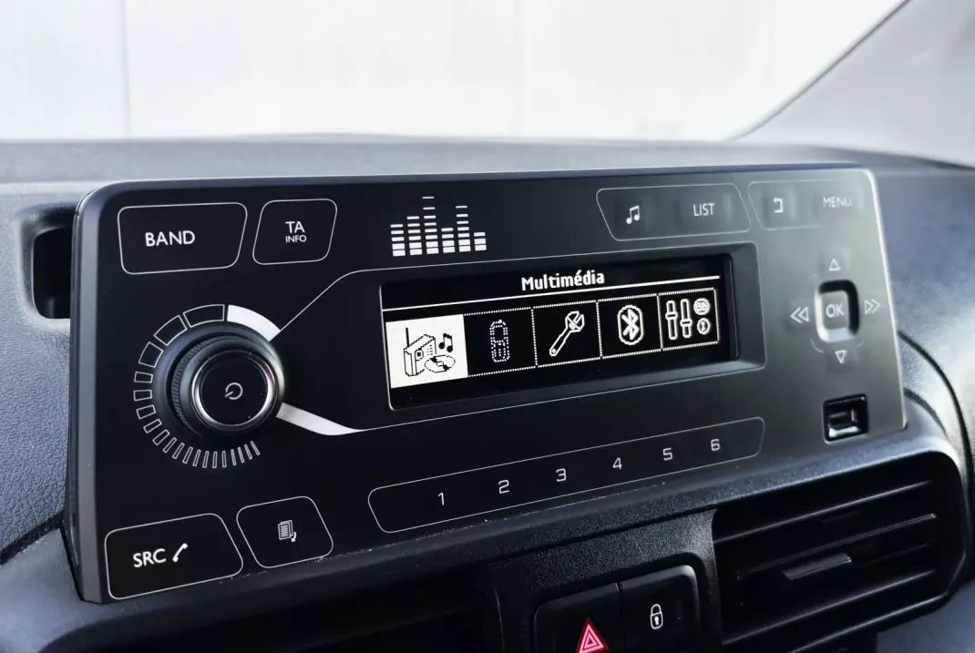 Peugeot PARTNER 1.6 BLUEHDI 3 LUGARES 2019 - 13900 EUR, 97000 km - AUTO.MOTO.pt - 97000km - foto 23 de 34