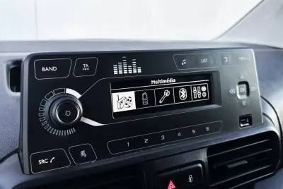 Peugeot PARTNER 1.6 BLUEHDI 3 LUGARES 2019 - 13900 EUR, 97000 km - AUTO.MOTO.pt - 97000km - foto 23 de 34