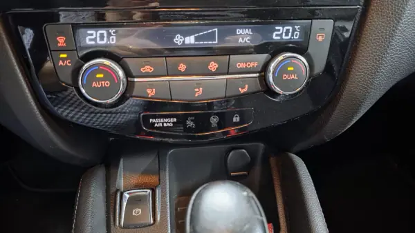 Nissan Qashqai 2015 - 17990 EUR, 157000 km - AUTO.MOTO.pt - 157000km - foto 14 de 24