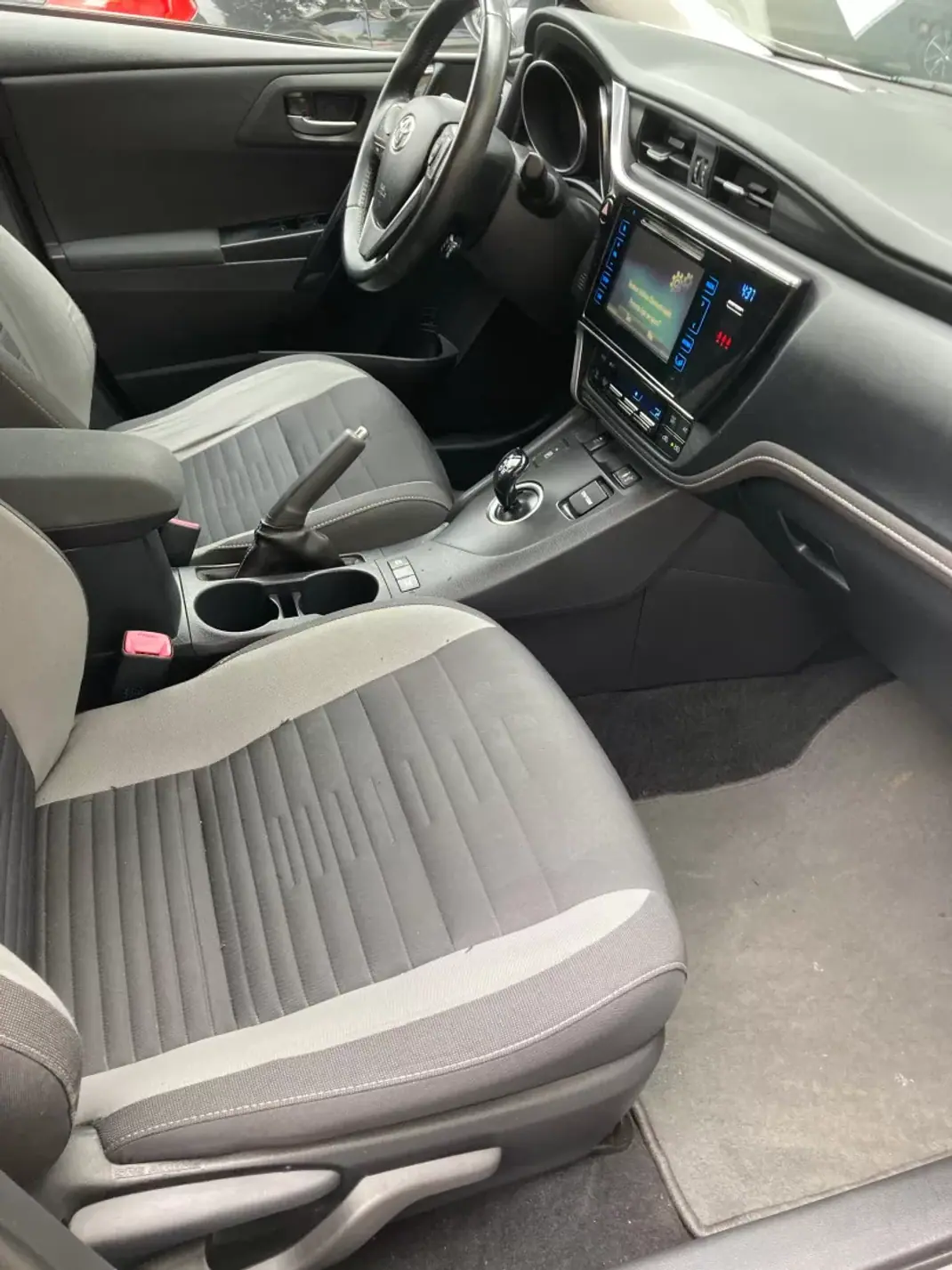 Toyota Auris 2016 - 16750 EUR, 90000 km - AUTO.MOTO.pt - 90000km - foto 12 de 21