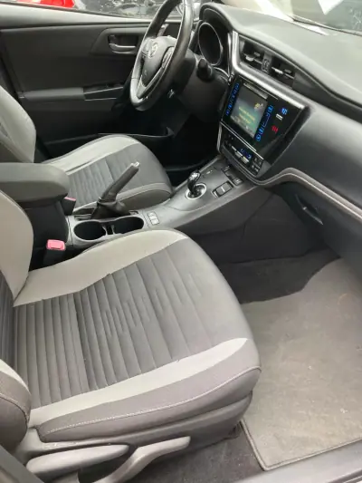 Toyota Auris 2016 - 16750 EUR, 90000 km - AUTO.MOTO.pt - 90000km - foto 12 de 21