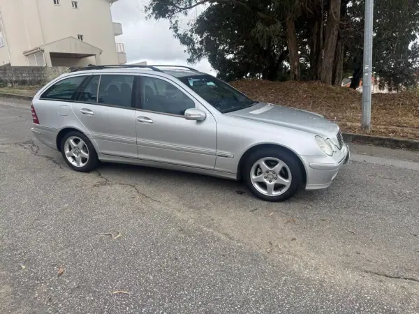 Mercedes-Benz C 200 CDi Avantgarde 2002 Diesel — 321 000 km Mercedes-Benz C 200 CDi Avantgarde 2002 Diesel