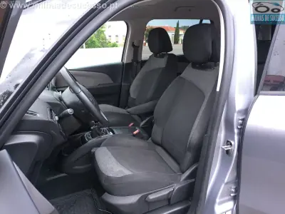 Citroën C4 Spacetourer 2019 - 15500 EUR, 123000 km - AUTO.MOTO.pt - 123000km - foto 16 de 22
