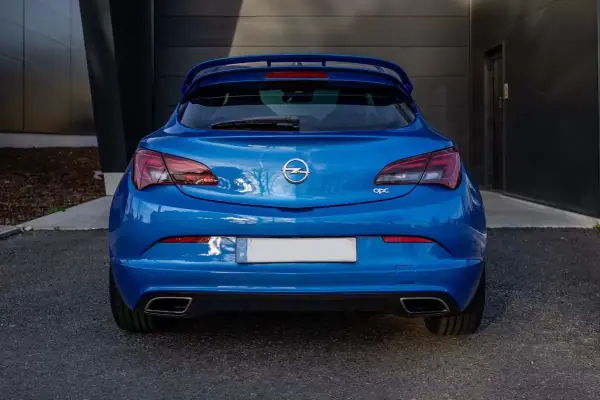 Opel Astra GTC 2013 - 23500 EUR, 109000 km - AUTO.MOTO.pt - 109000km - foto 13 de 47