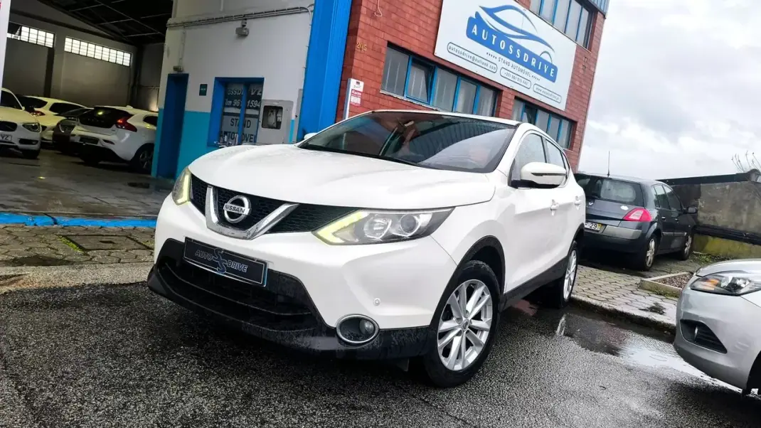 Nissan Qashqai 2015 - 14300 EUR, 140000 km - AUTO.MOTO.pt - 140000km - foto 1 de 20
