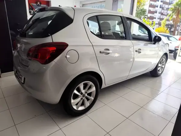 Opel Corsa 2018 - 10980 EUR, 118000 km - AUTO.MOTO.pt - 118000km - foto 17 de 23