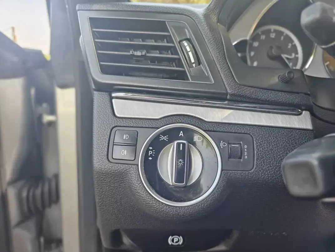 Mercedes-Benz E 220 2010 - 15499 EUR, 202000 km - 202000km - foto 26 de 35