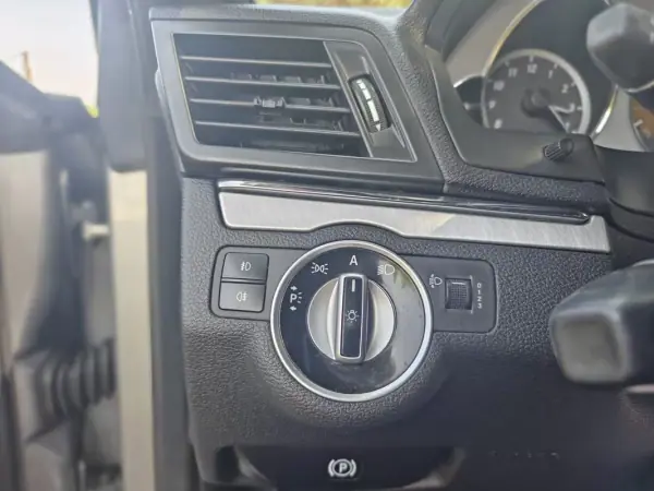 Mercedes-Benz E 220 2010 - 15499 EUR, 202000 km - AUTO.MOTO.pt - 202000km - foto 26 de 35