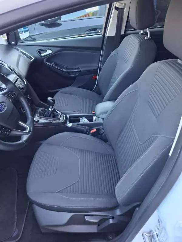 Ford Focus 2017 - 11500 EUR, 55000 km - AUTO.MOTO.pt - 55000km - foto 14 de 32