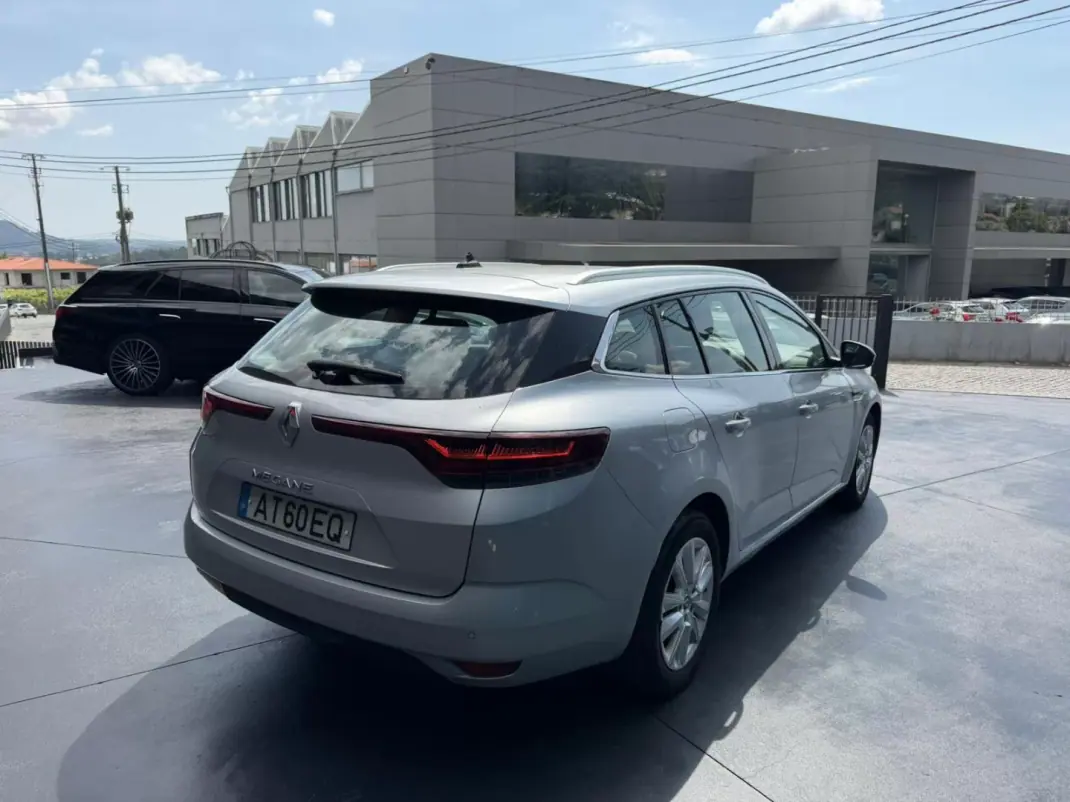 Renault Mégane Sport Tourer 2020 - 10900 EUR, 265000 km - AUTO.MOTO.pt - 265000km - foto 3 de 9