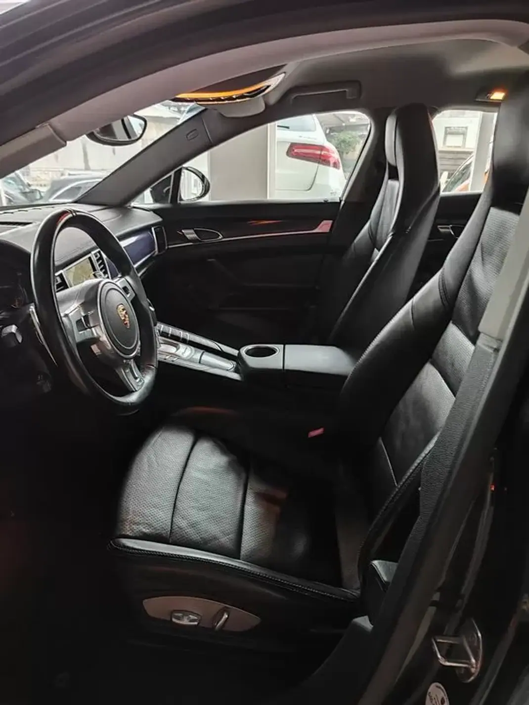 Porsche Panamera 2011 - 39500 EUR, 139500 km - AUTO.MOTO.pt - 139500km - foto 13 de 37