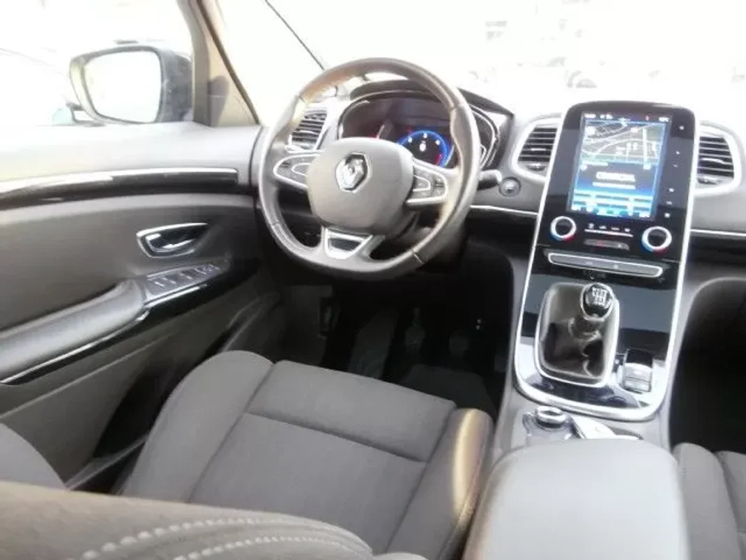 Renault Espace 2018 - 22600 EUR, 151275 km - AUTO.MOTO.pt - 151275km - foto 12 de 34