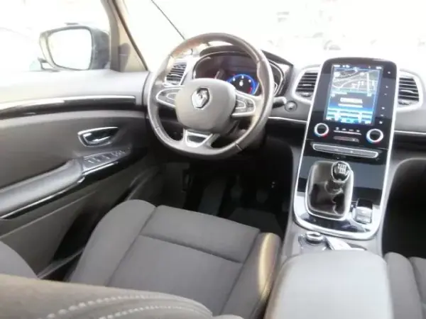 Renault Espace 2018 - 22600 EUR, 151275 km - AUTO.MOTO.pt - 151275km - foto 12 de 34