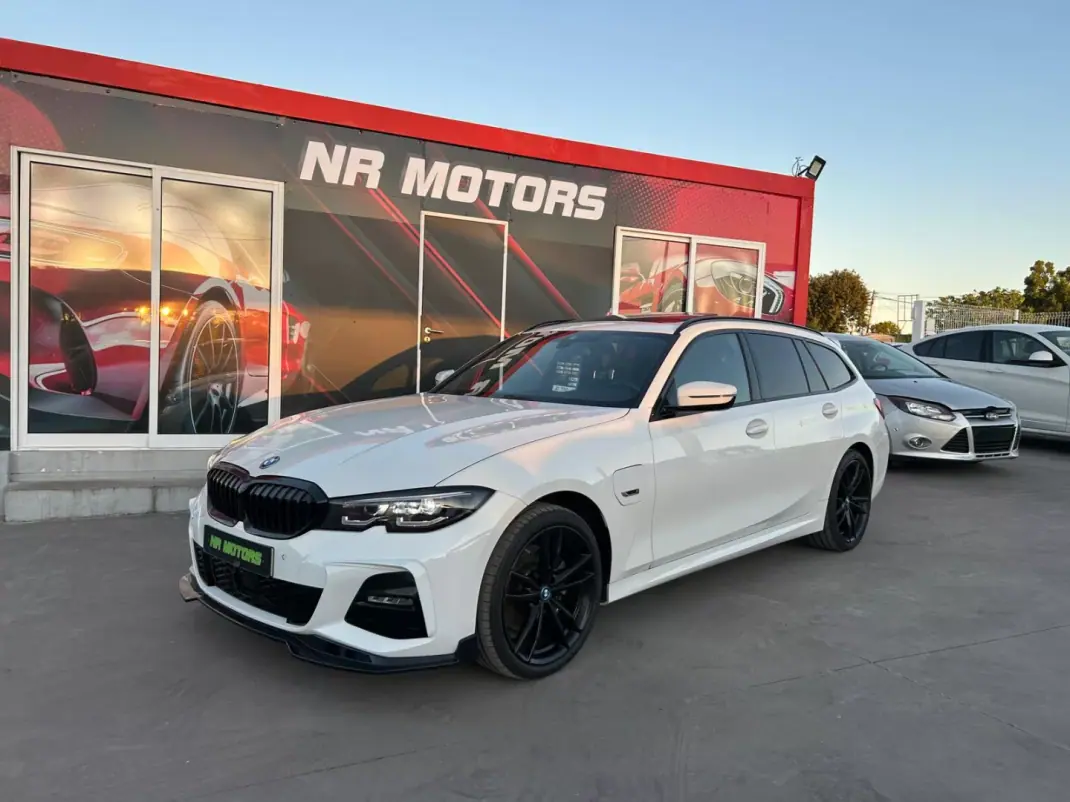 BMW 320 2021 - 30990 EUR, 136000 km - AUTO.MOTO.pt - 136000km - foto 2 de 18