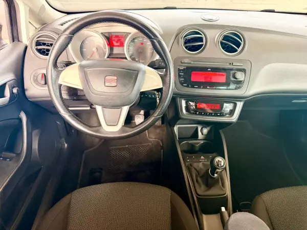 SEAT Ibiza 2011 - 7450 EUR, 207141 km - AUTO.MOTO.pt - 207141km - foto 9 de 15