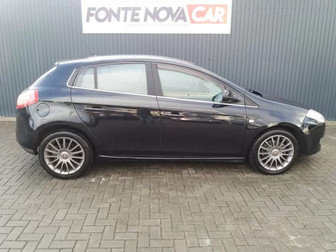 Fiat Bravo 2010 - 7450 EUR, 179975 km - AUTO.MOTO.pt - 179975km - foto 6 de 18