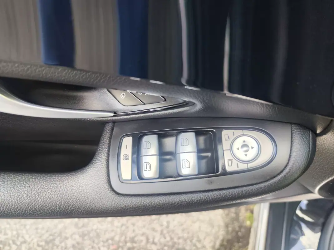 Mercedes-Benz C 200 2017 - 18980 EUR, 136500 km - AUTO.MOTO.pt - 136500km - foto 23 de 40