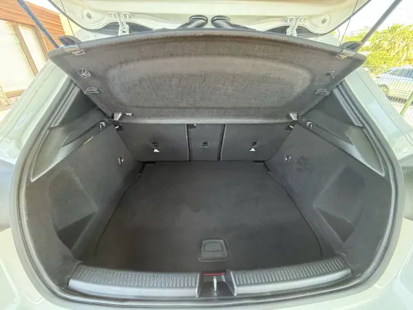 Mercedes-Benz A 180 2023 - 33900 EUR, 32802 km - AUTO.MOTO.pt - 32802km - foto 11 de 17