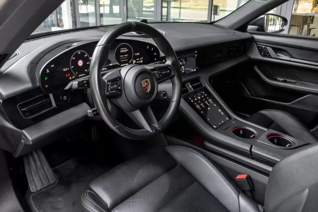 Porsche Taycan 2021 - 59890 EUR, 67644 km - AUTO.MOTO.pt - 67644km - foto 29 de 50