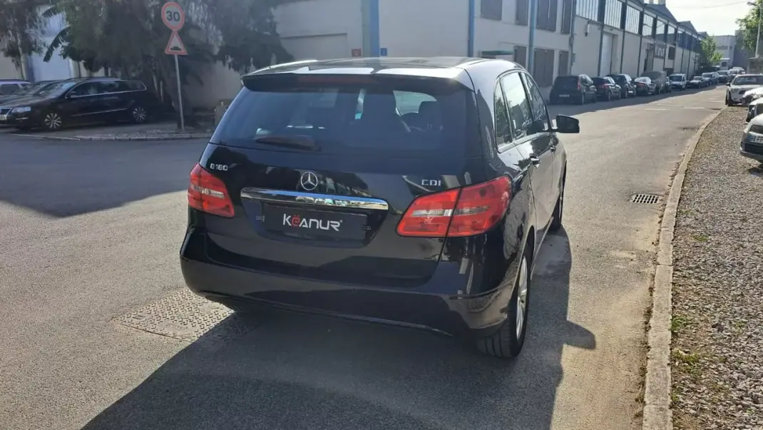 Mercedes-Benz B 180 2014 - 13890 EUR, 141469 km - AUTO.MOTO.pt - 141469km - foto 17 de 43