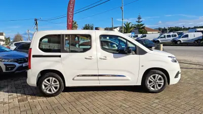 Toyota Proace City Verso 1.5D L1 Confort 2022 - 22900 EUR, 171567 km - AUTO.MOTO.pt - 171567km - foto 8 de 35