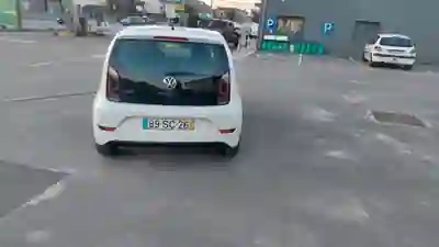 Volkswagen Up! 2016 - 6500 EUR, 85000 km - AUTO.MOTO.pt - 85000km - foto 6 de 13