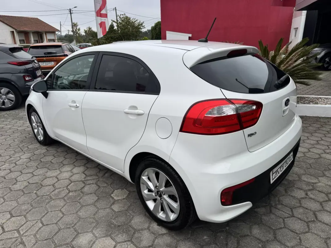 Kia Rio 2016 - 9500 EUR, 113000 km - AUTO.MOTO.pt - 113000km - foto 6 de 40