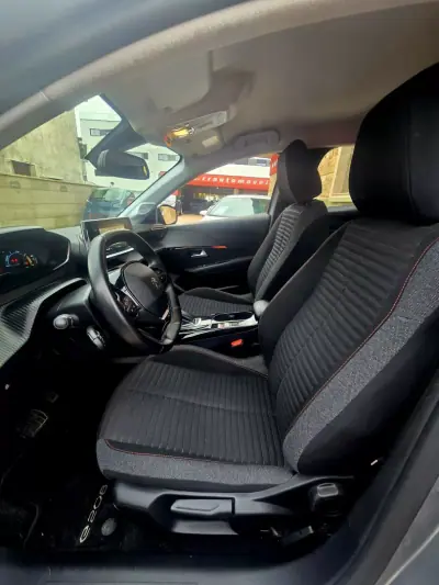 Peugeot e-208 2020 - 15750 EUR, 56000 km - AUTO.MOTO.pt - 56000km - foto 8 de 41