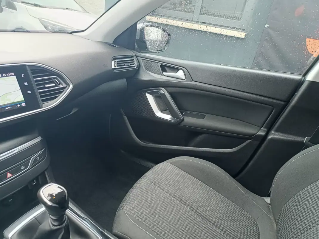 Peugeot 308 2020 - 13900 EUR, 168102 km - AUTO.MOTO.pt - 168102km - foto 21 de 28