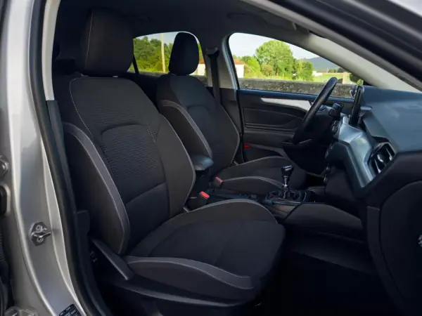 Ford Focus 2018 - 12990 EUR, 90000 km - AUTO.MOTO.pt - 90000km - foto 35 de 36