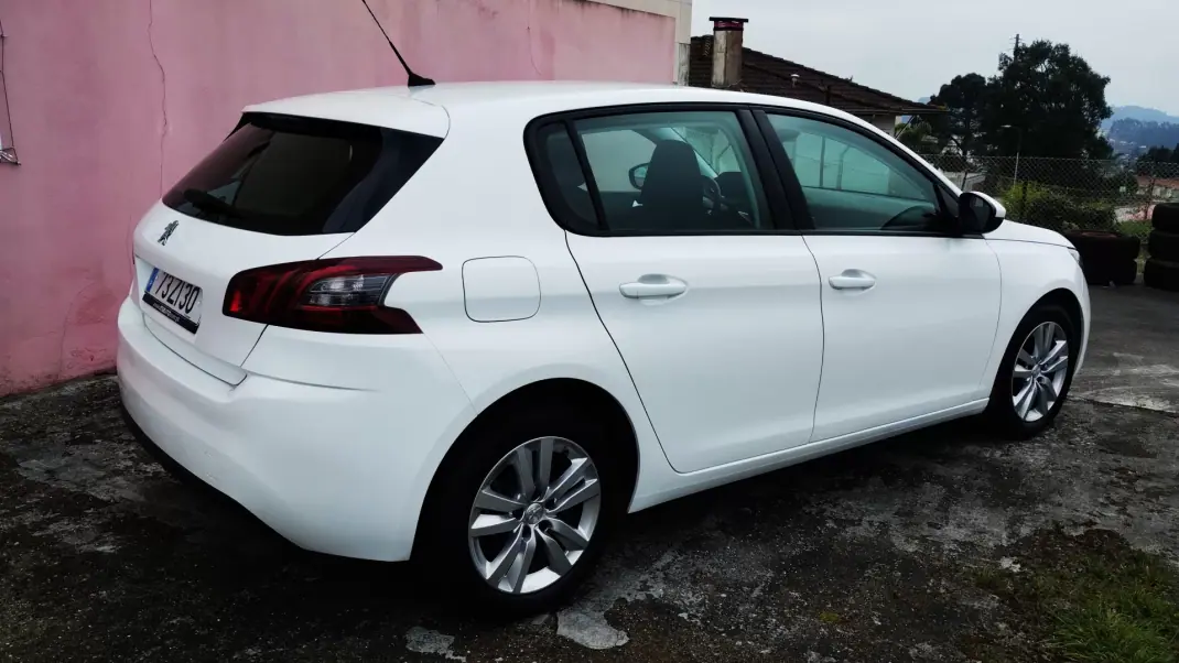 Peugeot 308 2019 - 11999 EUR, 99999 km - AUTO.MOTO.pt - 99999km - foto 5 de 35