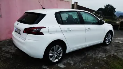 Peugeot 308 2019 - 11999 EUR, 99999 km - AUTO.MOTO.pt - 99999km - foto 5 de 35