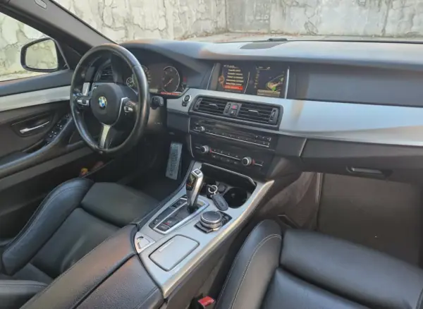 BMW 520 2015 - 13990 EUR, 350000 km - AUTO.MOTO.pt - 350000km - foto 8 de 12