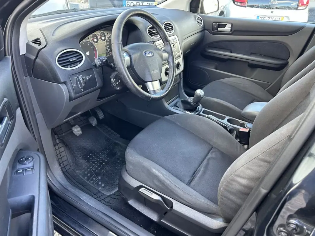 Ford Focus 2006 - 5500 EUR, 179978 km - AUTO.MOTO.pt - 179978km - foto 5 de 15
