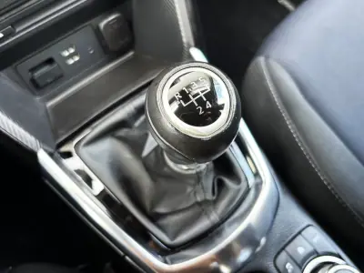 Mazda 2 2015 - 11500 EUR, 75000 km - AUTO.MOTO.pt - 75000km - foto 28 de 33