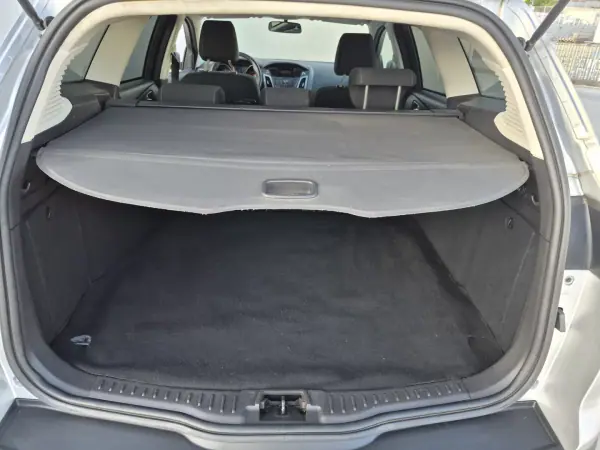 Ford Focus SW 2011 - 7800 EUR, 229551 km - AUTO.MOTO.pt - 229551km - foto 6 de 8