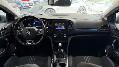 Renault Mégane 2016 - 11990 EUR, 185521 km - AUTO.MOTO.pt - 185521km - foto 13 de 27