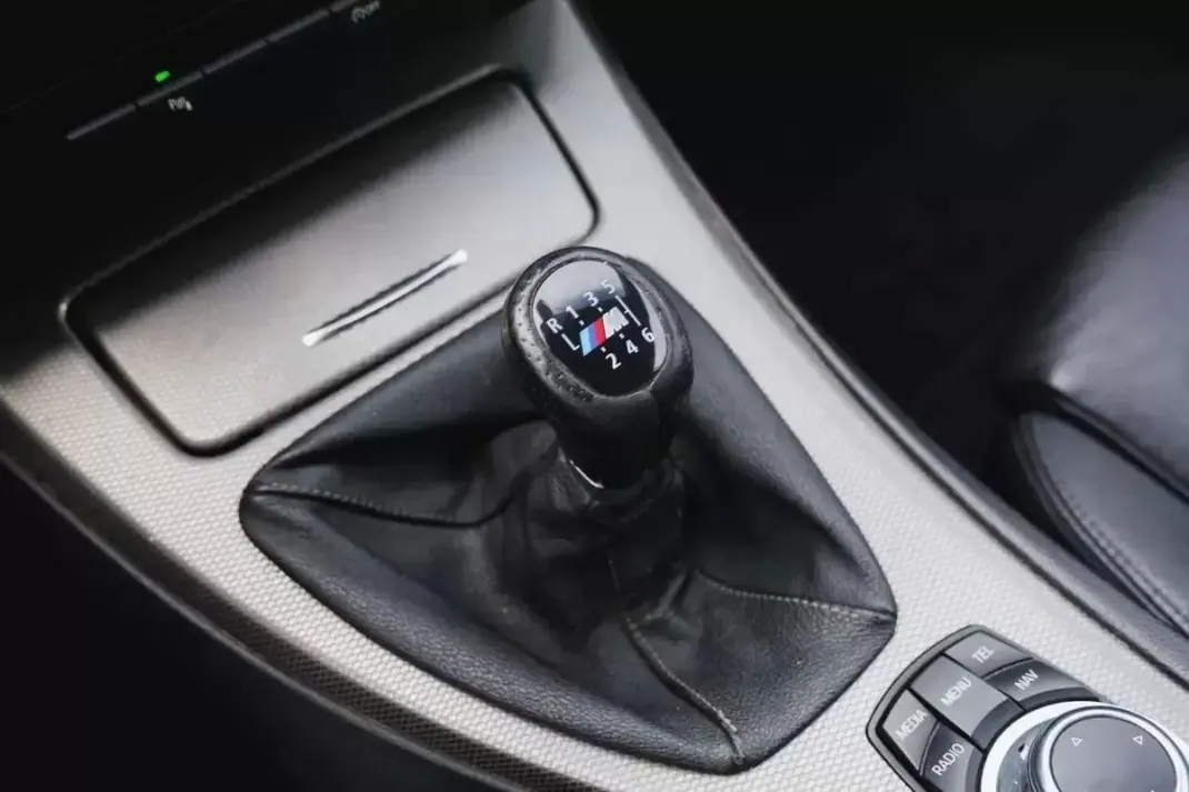 BMW 320 2016 - 18900 EUR, 230000 km - AUTO.MOTO.pt - 230000km - foto 22 de 28