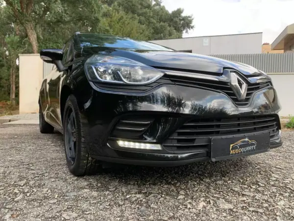 Renault Clio Sport Tourer 2019 - 13999 EUR, 127245 km - AUTO.MOTO.pt - 127245km - foto 36 de 53