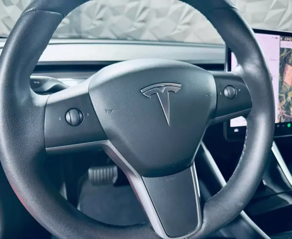 Tesla Model 3 2022 - 28990 EUR, 59195 km - AUTO.MOTO.pt - 59195km - foto 19 de 20