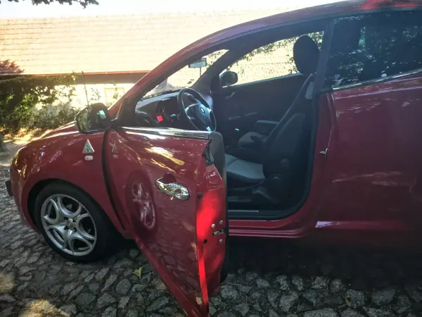 Alfa Romeo MiTo 2015 - 6750 EUR, 140000 km - AUTO.MOTO.pt - 140000km - foto 13 de 20